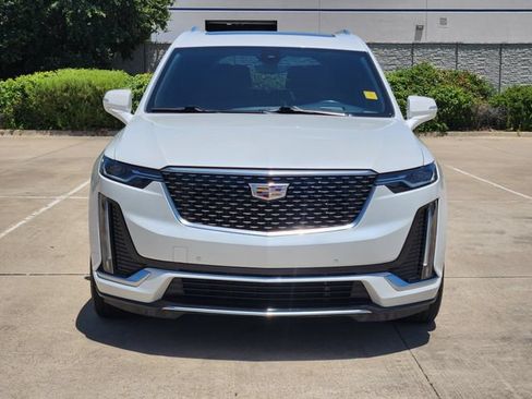 Used 2022 Cadillac XT6 Premium Luxury w/ Technology Package FWD image 2
