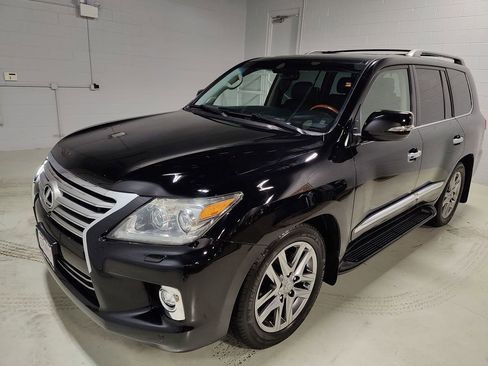 Used 2015 Lexus LX 570 4WD w/ Luxury Package image 23