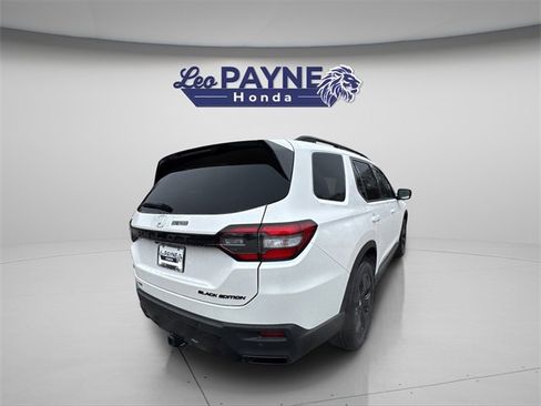 New 2026 Honda Pilot Black Edition image 9