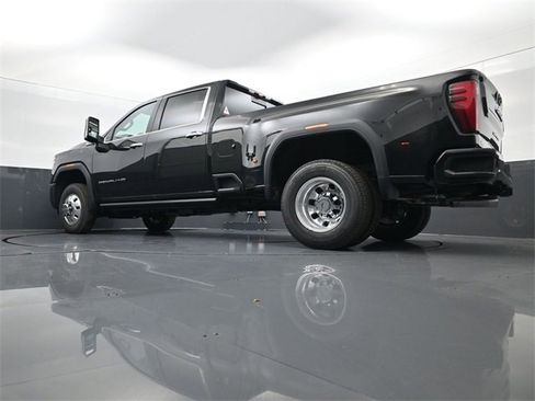 New 2026 GMC Sierra 3500 Denali w/ Denali Reserve Package image 27