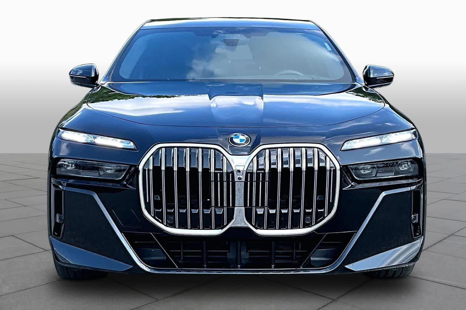 Used 2024 BMW 760i xDrive w/ Executive Package AWD/4WD image 3
