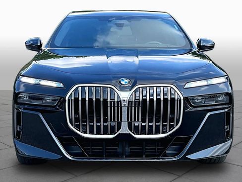 Used 2024 BMW 760i xDrive w/ Executive Package AWD/4WD image 3