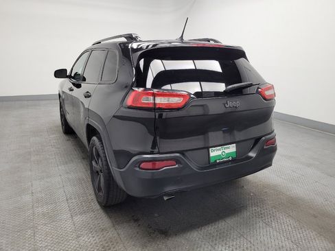 Used 2016 Jeep Cherokee Sport image 5