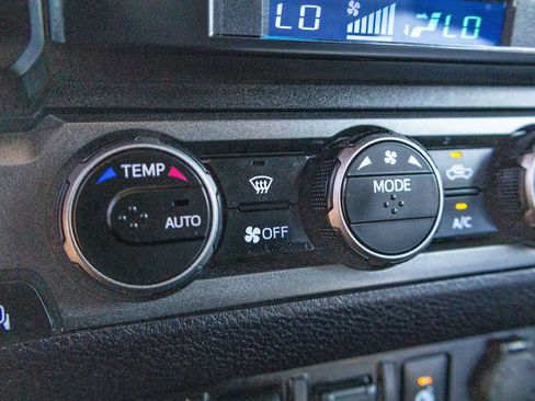 Certified 2022 Toyota Tacoma TRD Sport w/ Technology Package AWD/4WD image 33