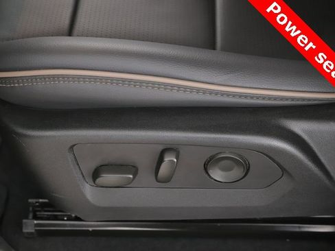 Used 2024 GMC Canyon Denali image 18