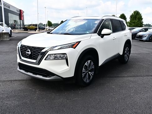 Certified 2023 Nissan Rogue SV w/ SV Premium B Package AWD/4WD image 4