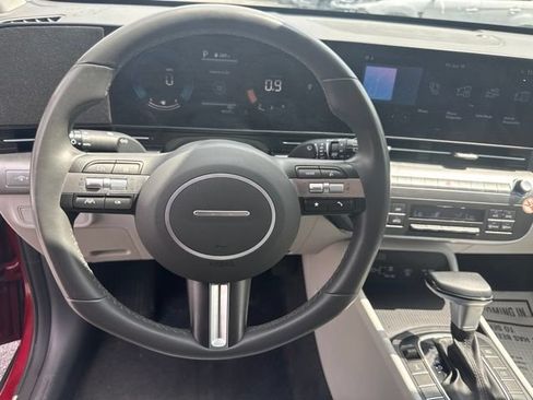Used 2024 Hyundai Kona SEL AWD/4WD image 9