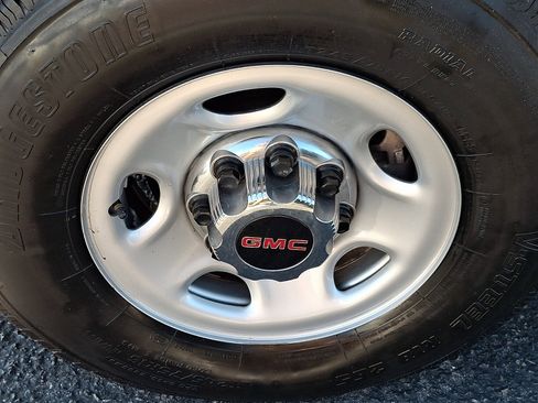 Used 2025 GMC Savana 3500 LT w/ LT Preferred Equipment Group RWD image 8