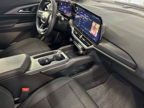 Used 2025 Chevrolet Equinox EV LT FWD image 18