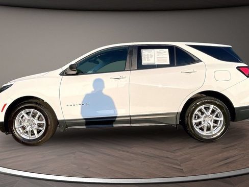 Used 2022 Chevrolet Equinox LS w/ LS Convenience Package FWD image 8