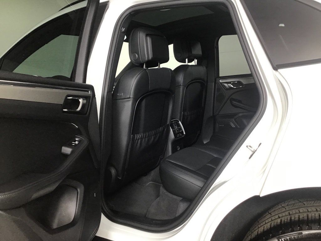 Certified 2026 Porsche Macan AWD/4WD image 27