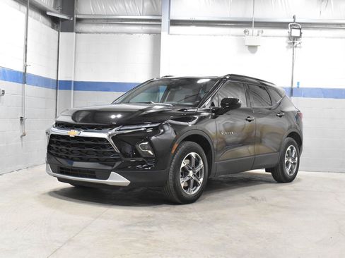 Used 2024 Chevrolet Blazer LT w/ Convenience Package AWD/4WD image 2