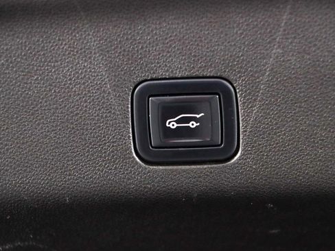 Used 2022 GMC Yukon SLT w/ SLT Premium Package image 36