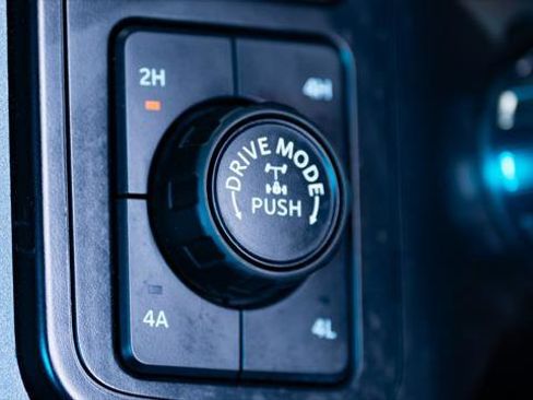 Used 2025 Ford F150 Lariat w/ FX4 Off-Road Package image 39