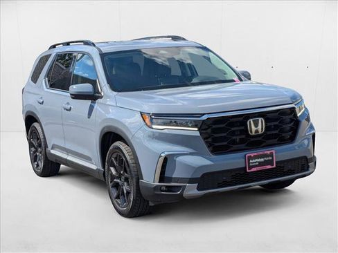 New 2025 Honda Pilot Touring image 6