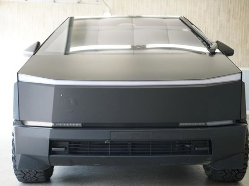 Used 2024 Tesla Cybertruck AWD Crew Cab image 3