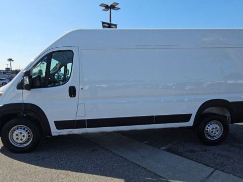 Used 2026 RAM ProMaster 2500 w/ Convenience Group FWD image 5