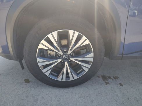 Used 2023 Nissan Rogue SV AWD/4WD image 2