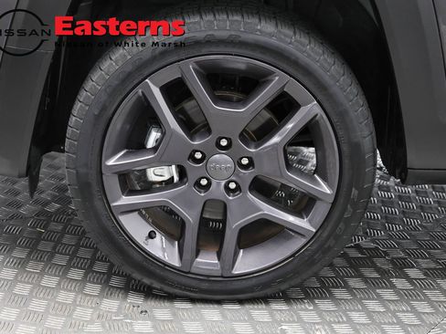 Used 2021 Jeep Renegade Latitude w/ Sun & Sound Group AWD/4WD image 32