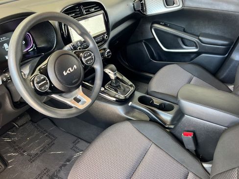 Used 2025 Kia Soul S FWD image 11