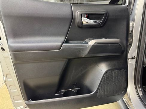Used 2018 Toyota Tacoma TRD Sport AWD/4WD image 15