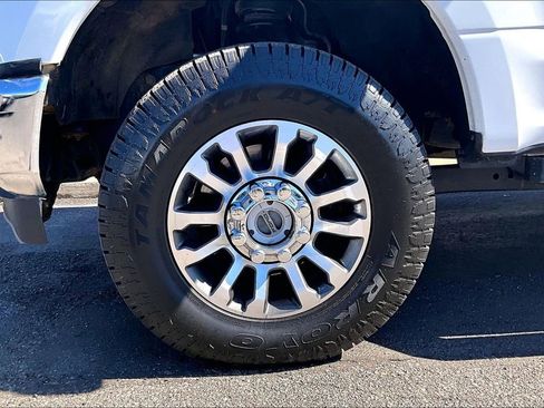 Used 2021 Ford F250 Lariat w/ Lariat Value Package image 4