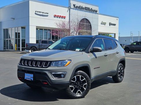 Used 2020 Jeep Compass Trailhawk AWD/4WD image 2