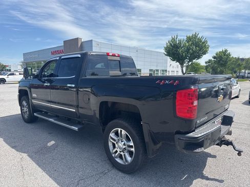 Used 2018 Chevrolet Silverado 2500 High Country w/ Duramax Plus Package image 12