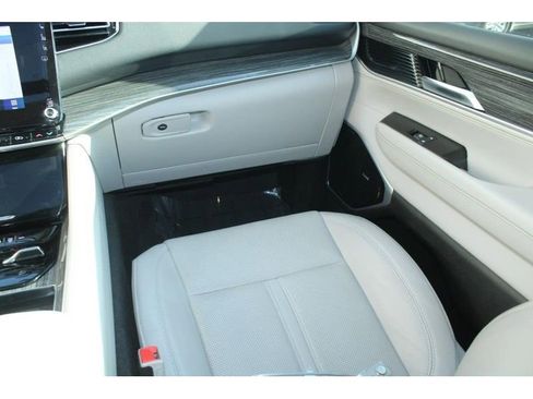 Used 2022 Jeep Wagoneer Series III w/ Premium Group I image 19