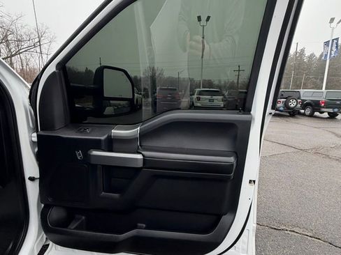 Used 2017 Ford F150 XLT w/ Equipment Group 302A Luxury image 16