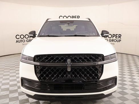 New 2025 Lincoln Navigator Reserve w/ Jet Appearance Package AWD/4WD image 9