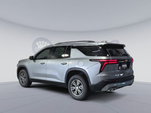 New 2026 Chevrolet Traverse LT w/ Driver Confidence Package FWD image 8