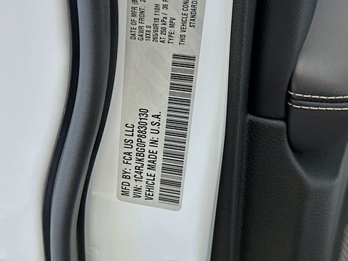 Used 2023 Jeep Grand Cherokee L Limited w/ Trailer Tow Group (B) AWD/4WD image 12