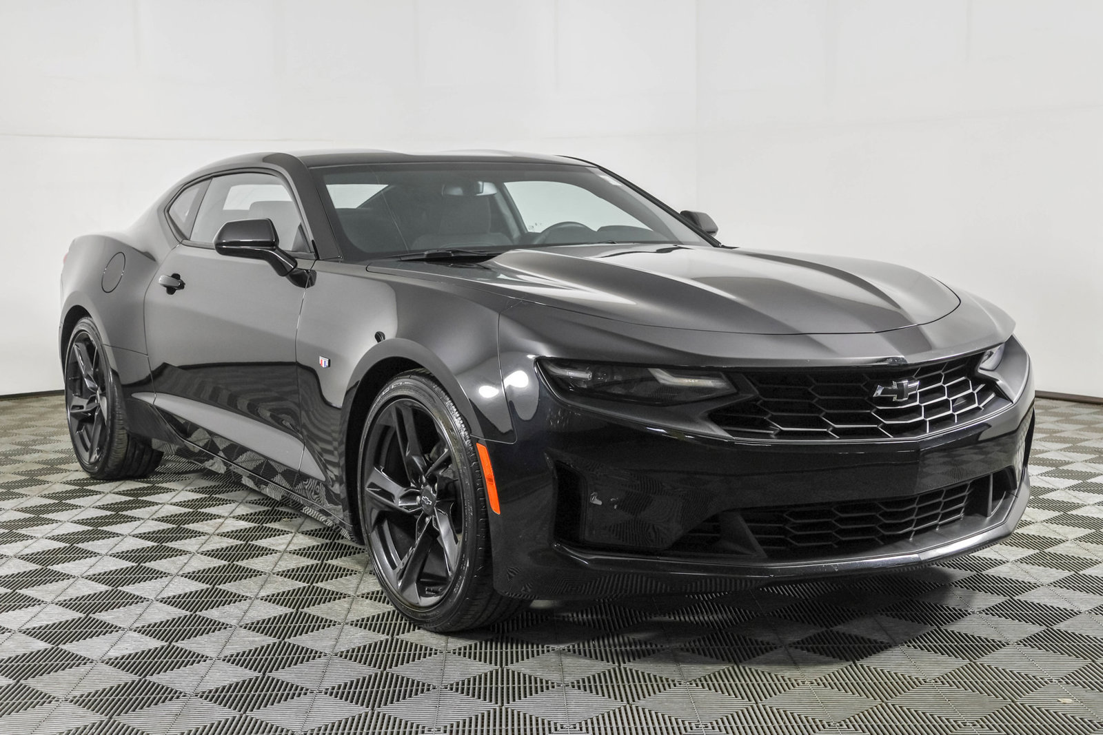 Used 2023 Chevrolet Camaro LT RWD image 11