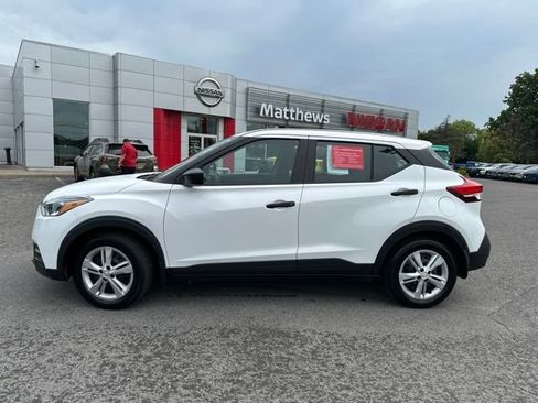 Used 2020 Nissan Kicks S FWD image 2