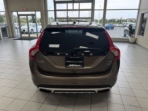 Used 2018 Volvo V60 T5 Cross Country w/ Convenience Package image 7