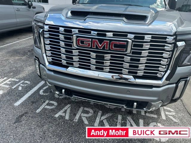 Used 2025 GMC Sierra 2500 Denali w/ Denali Reserve Package AWD/4WD image 5