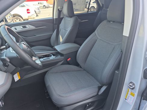 New 2025 Ford Explorer Active image 9