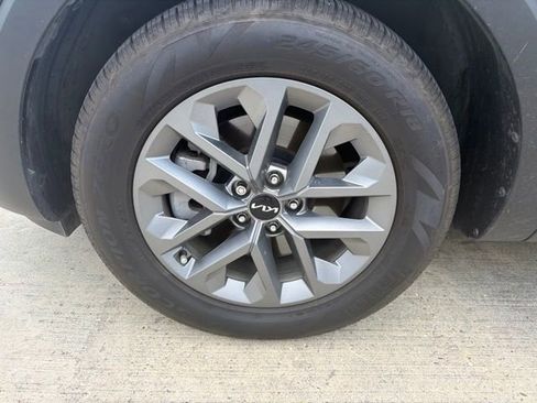 Used 2023 Kia Telluride LX FWD image 9