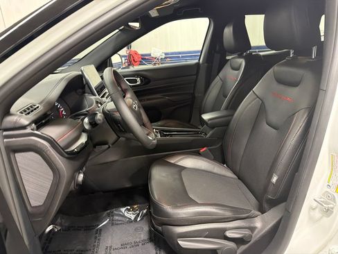 Used 2025 Jeep Compass Trailhawk AWD/4WD image 14
