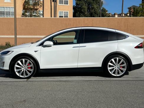 Used 2016 Tesla Model X P90D image 7