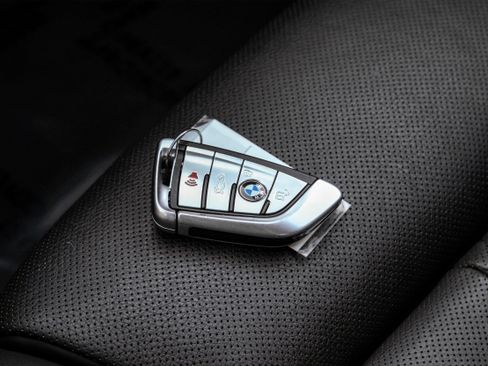 Used 2021 BMW 750i xDrive image 69