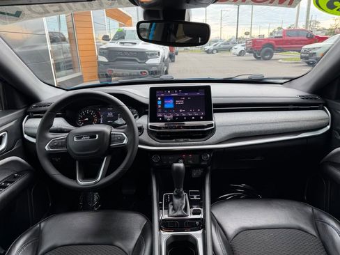 Used 2023 Jeep Compass Latitude image 30