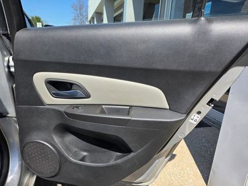 Used 2014 Chevrolet Cruze LS image 18