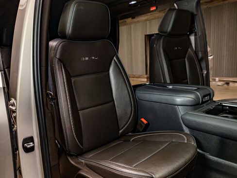 Used 2022 GMC Yukon Denali w/ Denali Premium Package image 24