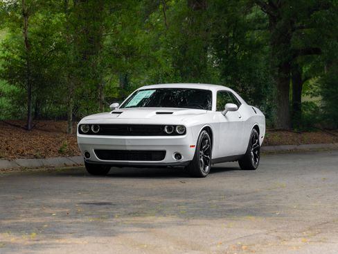 Used 2017 Dodge Challenger SXT Plus RWD image 39