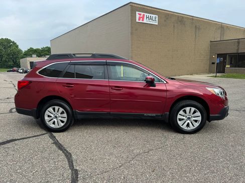 Used 2017 Subaru Outback 2.5i Premium AWD/4WD image 11