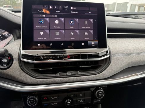 Used 2024 Jeep Compass Latitude image 18