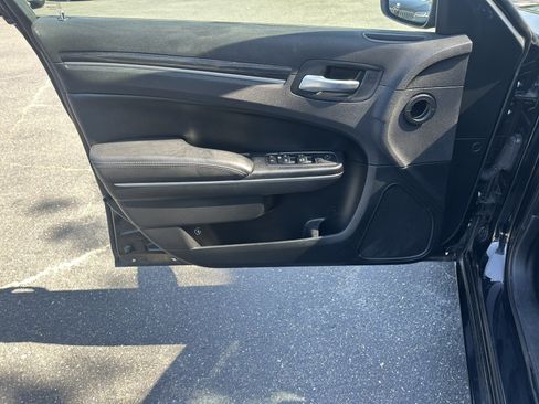 Used 2017 Chrysler 300 Limited RWD image 26