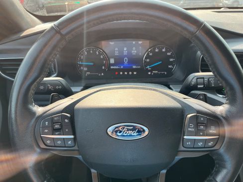 Used 2020 Ford Explorer XLT w/ Equipment Group 202A AWD/4WD image 16